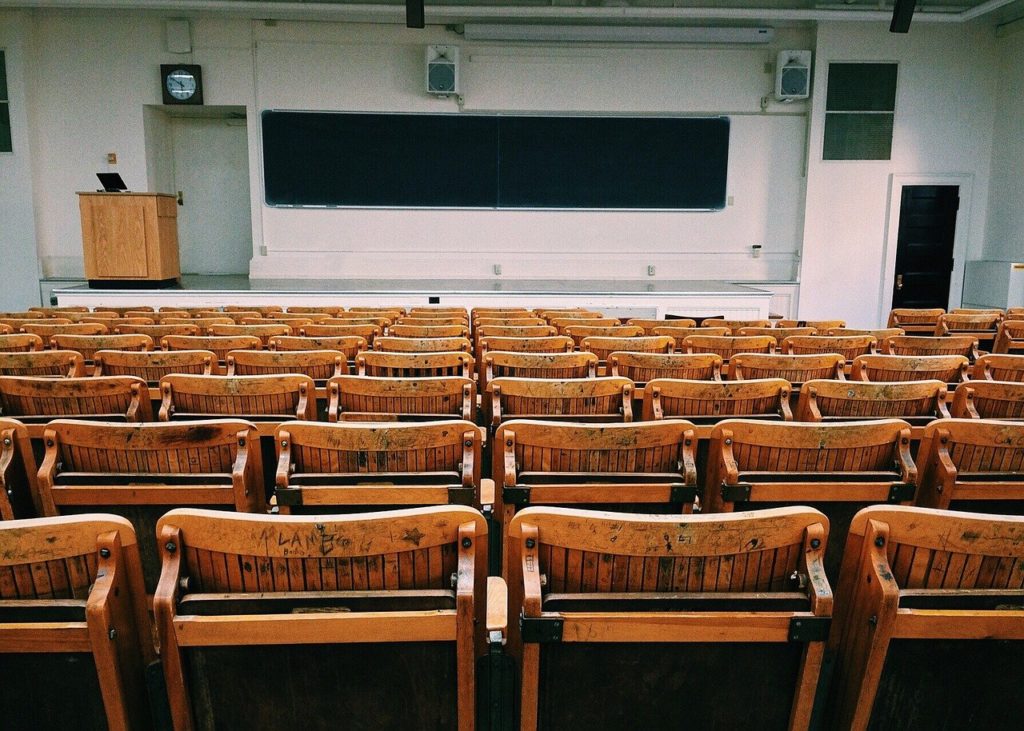 classroom, lecture hall, college-1699745.jpg